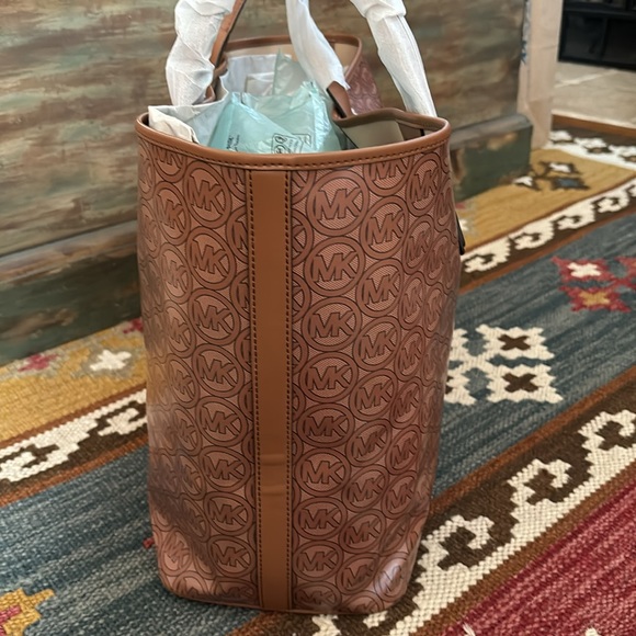 Michael Kors Jodie Large Shoulder Tote Bag Jacquard Luggage open top - Picture 2 of 10